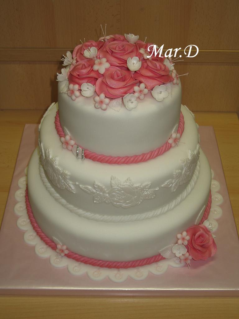 --Svatební dort v bílo-růžovém